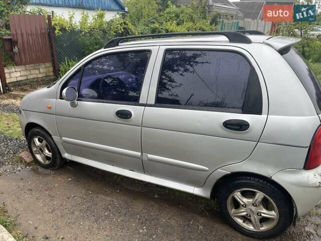 Серый Чери Кью Кью, объемом двигателя 1.1 л и пробегом 300 тыс. км за 1100 $, фото 1 на Automoto.ua