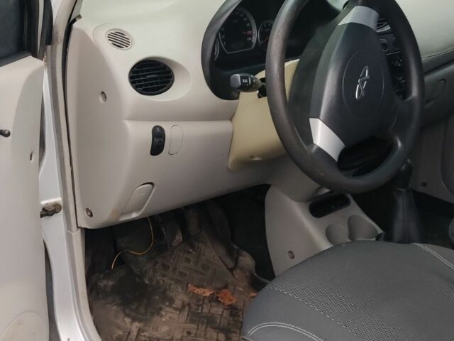 Сірий Чері Кью Кью, об'ємом двигуна 1 л та пробігом 115 тис. км за 1600 $, фото 3 на Automoto.ua