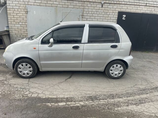 Сірий Чері Кью Кью, об'ємом двигуна 1.1 л та пробігом 100 тис. км за 2300 $, фото 1 на Automoto.ua