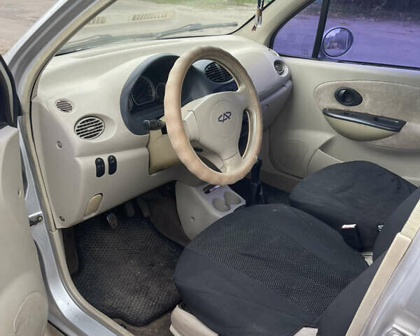 Серый Чери Кью Кью, объемом двигателя 1.1 л и пробегом 300 тыс. км за 1100 $, фото 3 на Automoto.ua