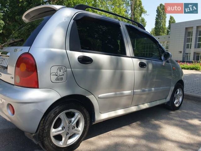 Сірий Чері Кью Кью, об'ємом двигуна 1.08 л та пробігом 93 тис. км за 3000 $, фото 4 на Automoto.ua