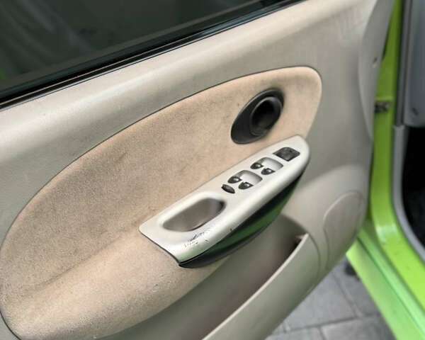 Зеленый Чери Кью Кью, объемом двигателя 0.81 л и пробегом 122 тыс. км за 1200 $, фото 11 на Automoto.ua