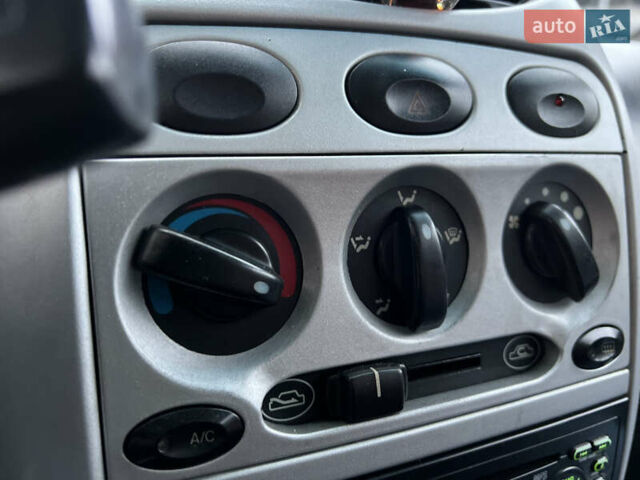 Оранжевый Чери Кью Кью, объемом двигателя 1.08 л и пробегом 120 тыс. км за 2300 $, фото 14 на Automoto.ua