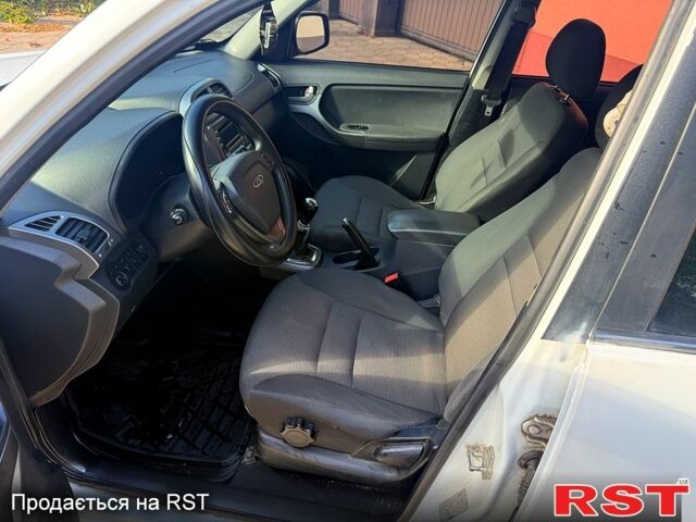Білий Чері Tiggo 2, об'ємом двигуна 1.8 л та пробігом 333 тис. км за 4350 $, фото 6 на Automoto.ua