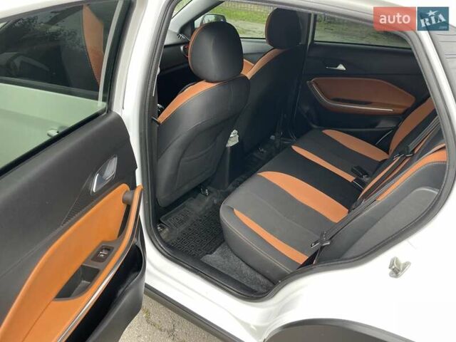 Белый Чери Tiggo 2, объемом двигателя 1.5 л и пробегом 75 тыс. км за 7950 $, фото 13 на Automoto.ua