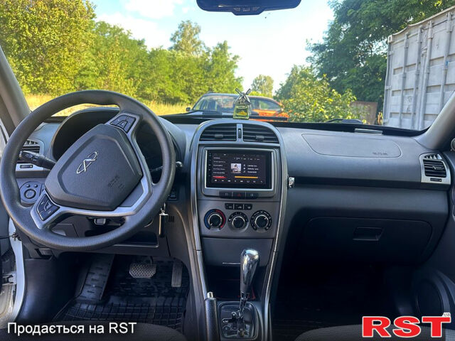 Белый Чери Tiggo 3, объемом двигателя 1.8 л и пробегом 76 тыс. км за 5500 $, фото 11 на Automoto.ua