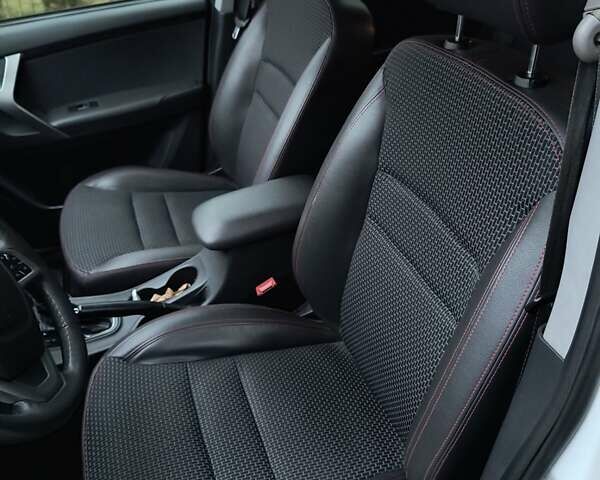 Белый Чери Tiggo 3, объемом двигателя 1.6 л и пробегом 68 тыс. км за 8500 $, фото 15 на Automoto.ua