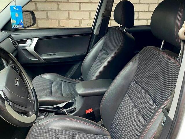 Белый Чери Tiggo 3, объемом двигателя 1.6 л и пробегом 90 тыс. км за 4700 $, фото 2 на Automoto.ua