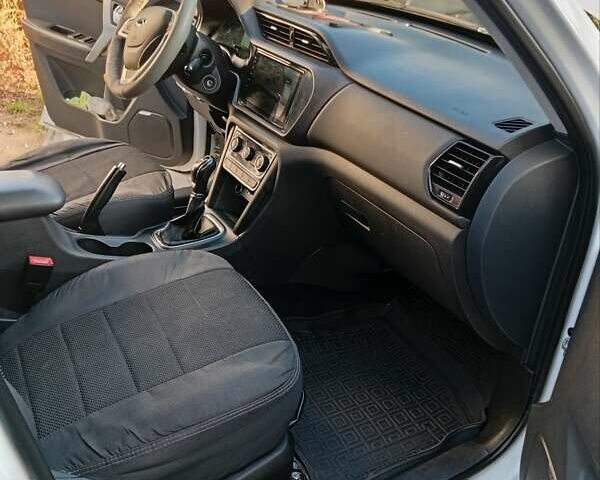 Белый Чери Tiggo 3, объемом двигателя 1.6 л и пробегом 50 тыс. км за 7800 $, фото 6 на Automoto.ua