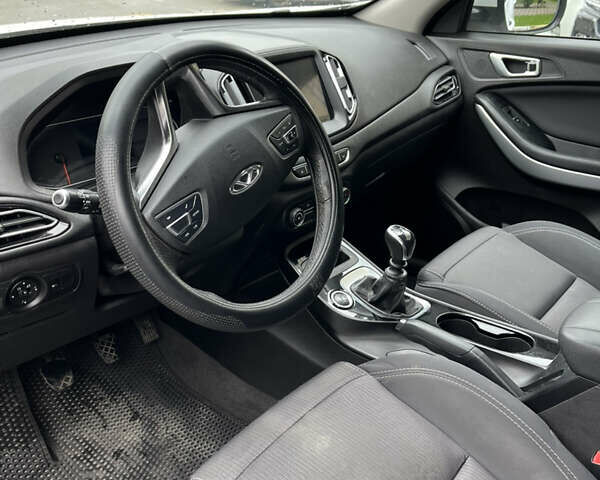 Білий Чері Tiggo 7, об'ємом двигуна 1.5 л та пробігом 145 тис. км за 8000 $, фото 6 на Automoto.ua