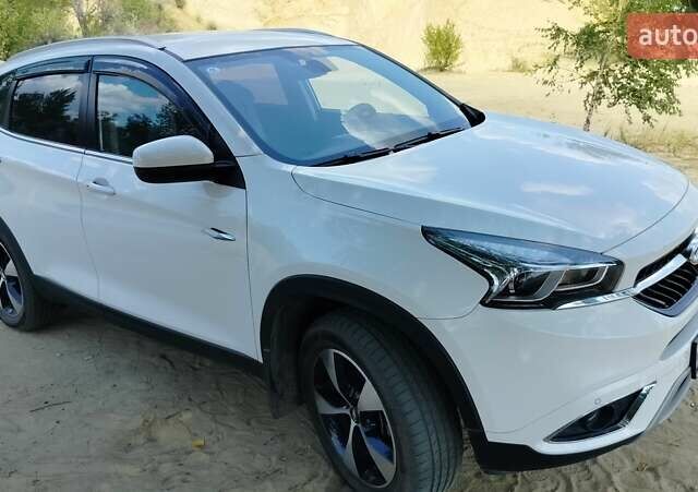 Белый Чери Tiggo 7, объемом двигателя 1.5 л и пробегом 39 тыс. км за 12700 $, фото 1 на Automoto.ua