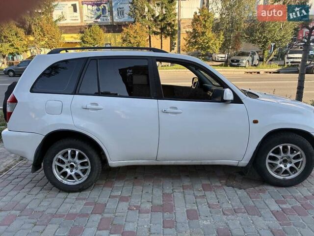 Белый Чери Тигго, объемом двигателя 2.4 л и пробегом 159 тыс. км за 3000 $, фото 2 на Automoto.ua