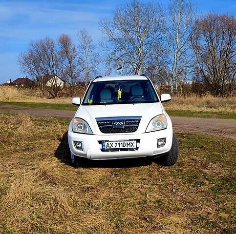 Белый Чери Тигго, объемом двигателя 2.4 л и пробегом 235 тыс. км за 4200 $, фото 4 на Automoto.ua