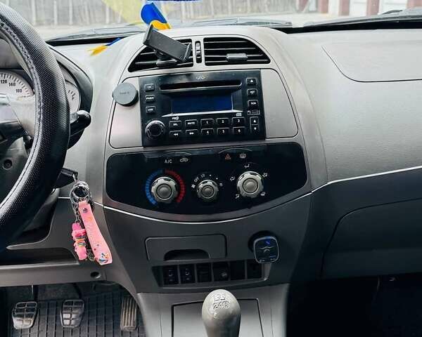 Белый Чери Тигго, объемом двигателя 2.4 л и пробегом 295 тыс. км за 3300 $, фото 6 на Automoto.ua