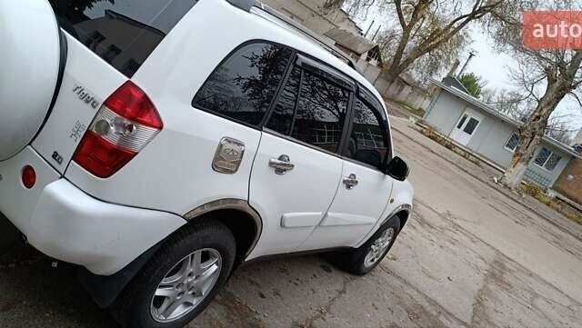 Белый Чери Тигго, объемом двигателя 2 л и пробегом 275 тыс. км за 2700 $, фото 4 на Automoto.ua