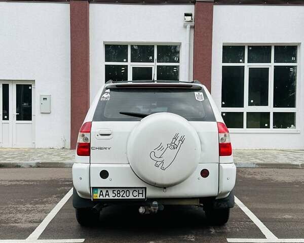 Белый Чери Тигго, объемом двигателя 2.4 л и пробегом 295 тыс. км за 3300 $, фото 3 на Automoto.ua