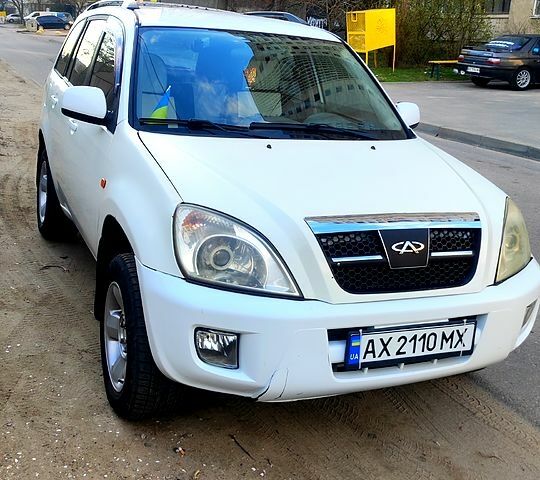 Белый Чери Тигго, объемом двигателя 2.4 л и пробегом 235 тыс. км за 4200 $, фото 1 на Automoto.ua