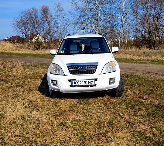 Белый Чери Тигго, объемом двигателя 2.4 л и пробегом 235 тыс. км за 4200 $, фото 4 на Automoto.ua