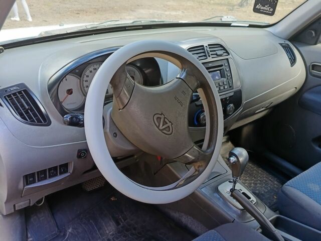 Белый Чери Тигго, объемом двигателя 2.4 л и пробегом 230 тыс. км за 3300 $, фото 4 на Automoto.ua