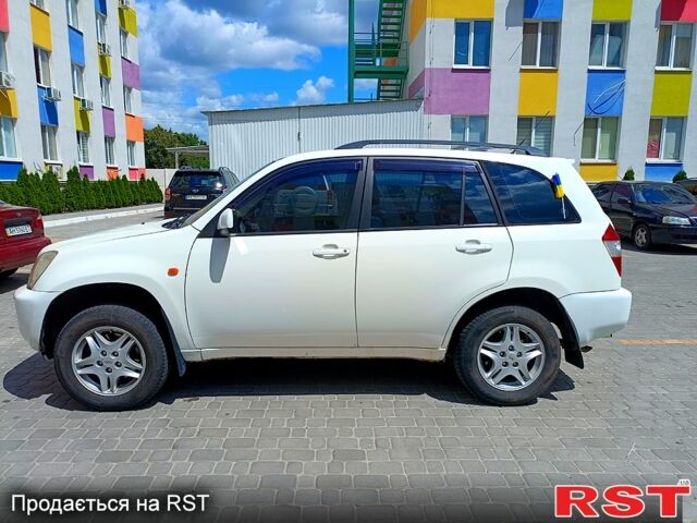 Белый Чери Тигго, объемом двигателя 2.4 л и пробегом 235 тыс. км за 4200 $, фото 6 на Automoto.ua