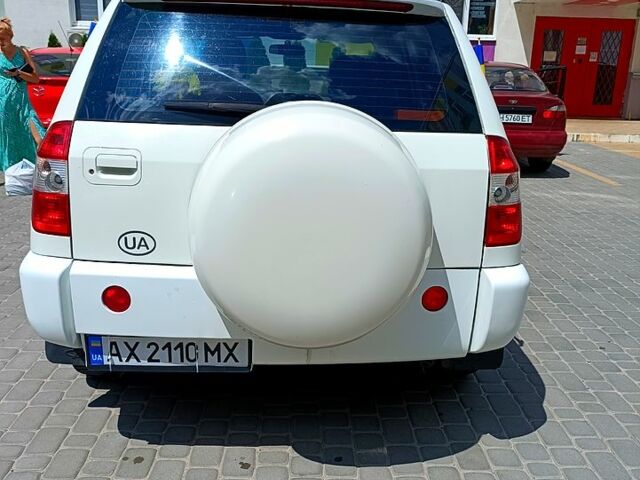 Белый Чери Тигго, объемом двигателя 2.4 л и пробегом 235 тыс. км за 4200 $, фото 5 на Automoto.ua