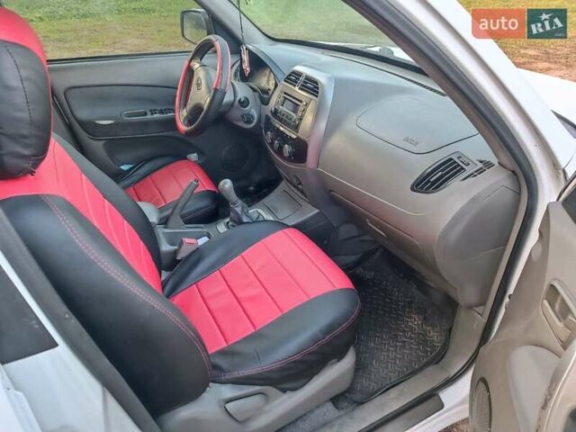 Белый Чери Тигго, объемом двигателя 2.4 л и пробегом 119 тыс. км за 3900 $, фото 8 на Automoto.ua