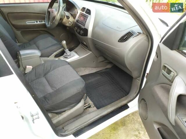 Белый Чери Тигго, объемом двигателя 2.4 л и пробегом 130 тыс. км за 3400 $, фото 10 на Automoto.ua