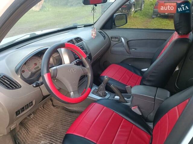Белый Чери Тигго, объемом двигателя 2.4 л и пробегом 119 тыс. км за 3900 $, фото 11 на Automoto.ua
