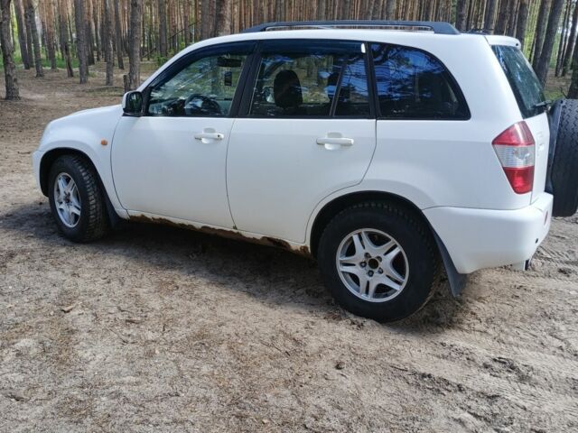 Белый Чери Тигго, объемом двигателя 2.4 л и пробегом 230 тыс. км за 3300 $, фото 2 на Automoto.ua