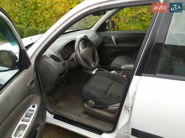 Белый Чери Тигго, объемом двигателя 2.4 л и пробегом 130 тыс. км за 3400 $, фото 7 на Automoto.ua