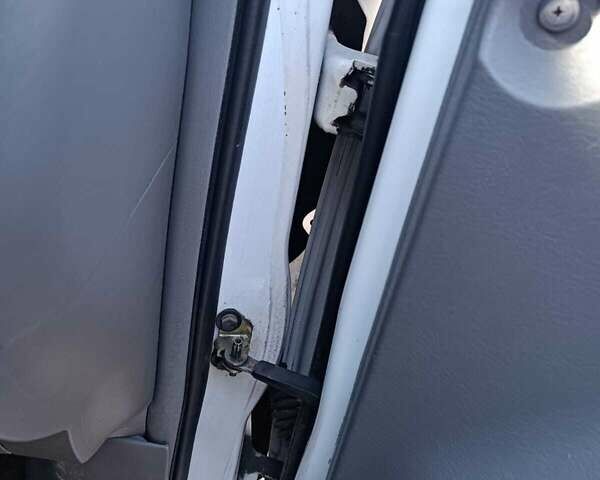 Белый Чери Тигго, объемом двигателя 2.4 л и пробегом 330 тыс. км за 3000 $, фото 13 на Automoto.ua