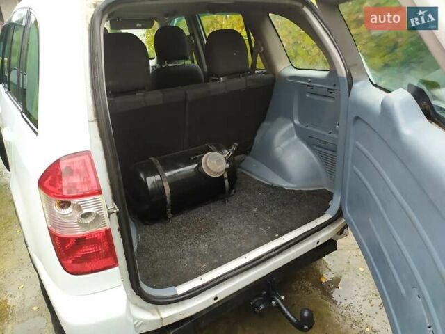 Белый Чери Тигго, объемом двигателя 2.4 л и пробегом 130 тыс. км за 3400 $, фото 4 на Automoto.ua