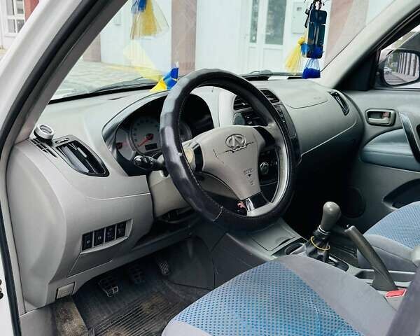 Белый Чери Тигго, объемом двигателя 2.4 л и пробегом 295 тыс. км за 3300 $, фото 4 на Automoto.ua