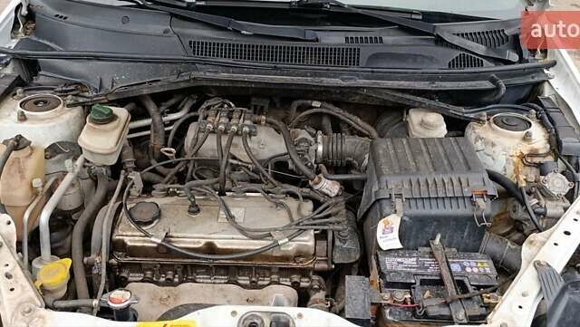 Белый Чери Тигго, объемом двигателя 2 л и пробегом 275 тыс. км за 2700 $, фото 14 на Automoto.ua