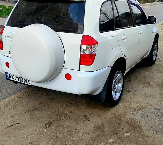 Белый Чери Тигго, объемом двигателя 2.4 л и пробегом 235 тыс. км за 4200 $, фото 2 на Automoto.ua