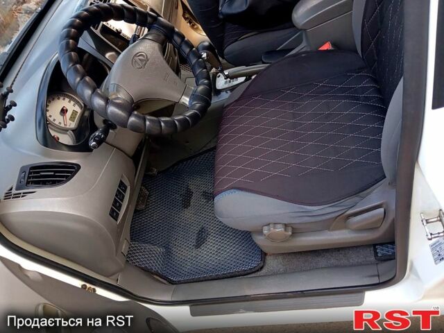 Белый Чери Тигго, объемом двигателя 2.4 л и пробегом 157 тыс. км за 4500 $, фото 3 на Automoto.ua
