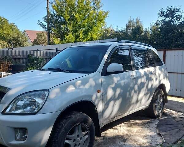 Белый Чери Тигго, объемом двигателя 2.35 л и пробегом 254 тыс. км за 4100 $, фото 1 на Automoto.ua