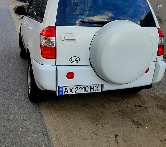 Белый Чери Тигго, объемом двигателя 2.4 л и пробегом 235 тыс. км за 4200 $, фото 3 на Automoto.ua