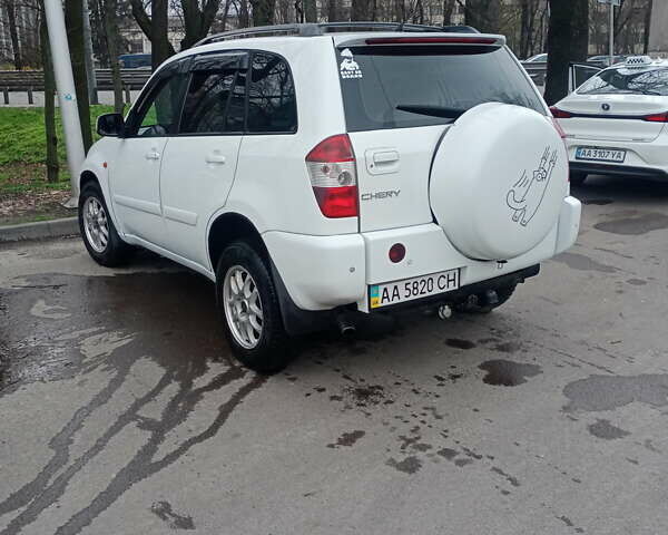 Белый Чери Тигго, объемом двигателя 2.4 л и пробегом 330 тыс. км за 3000 $, фото 2 на Automoto.ua