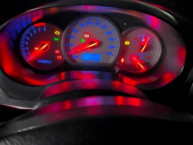 Белый Чери Тигго, объемом двигателя 1.8 л и пробегом 186 тыс. км за 4100 $, фото 4 на Automoto.ua