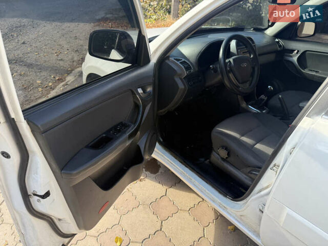 Белый Чери Тигго, объемом двигателя 1.85 л и пробегом 333 тыс. км за 4350 $, фото 9 на Automoto.ua