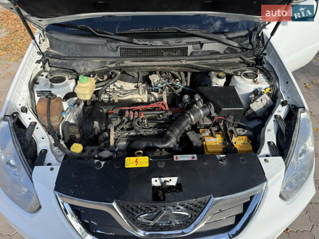 Білий Чері Тігго, об'ємом двигуна 1.85 л та пробігом 280 тис. км за 4350 $, фото 8 на Automoto.ua