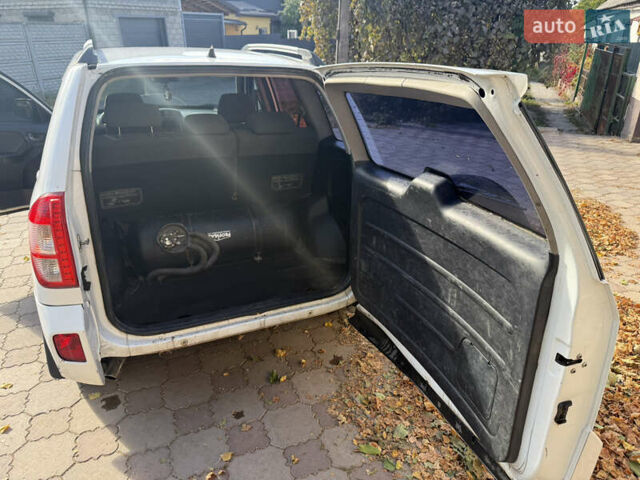 Белый Чери Тигго, объемом двигателя 1.85 л и пробегом 333 тыс. км за 4350 $, фото 13 на Automoto.ua