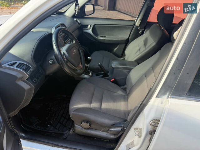 Белый Чери Тигго, объемом двигателя 1.85 л и пробегом 333 тыс. км за 4350 $, фото 10 на Automoto.ua