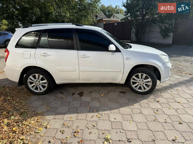 Белый Чери Тигго, объемом двигателя 1.85 л и пробегом 333 тыс. км за 4350 $, фото 3 на Automoto.ua