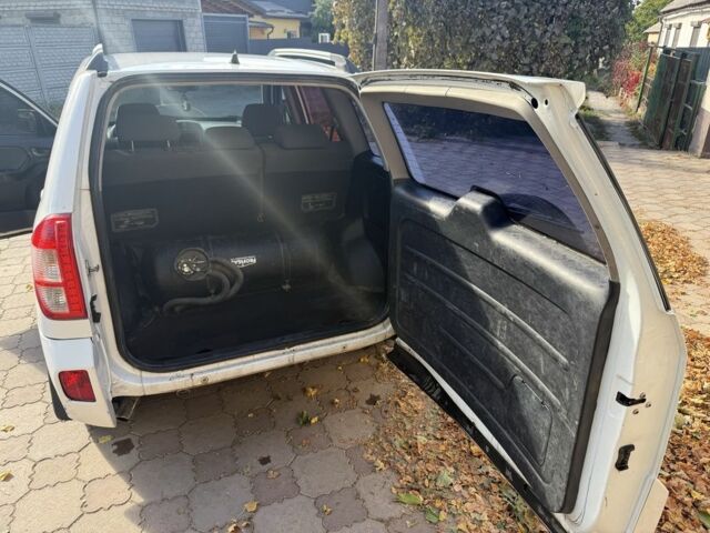 Білий Чері Тігго, об'ємом двигуна 1.8 л та пробігом 333 тис. км за 4350 $, фото 13 на Automoto.ua