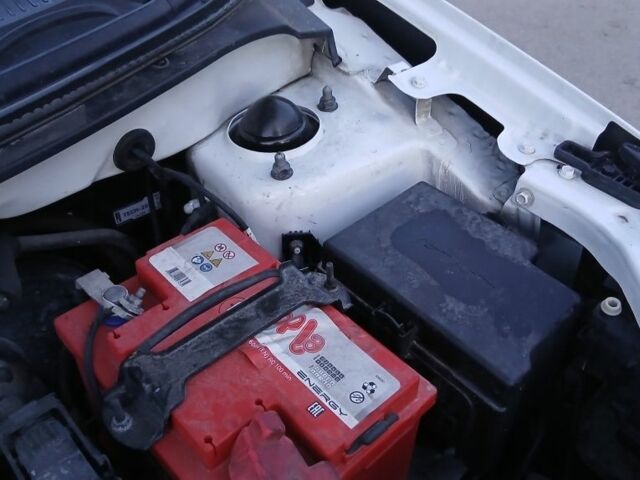 Білий Чері Тігго, об'ємом двигуна 1.5 л та пробігом 214 тис. км за 5900 $, фото 17 на Automoto.ua