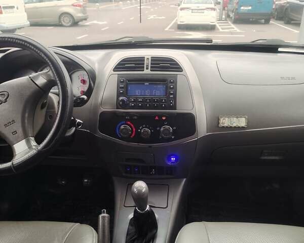 Бежевый Чери Тигго, объемом двигателя 2 л и пробегом 250 тыс. км за 2300 $, фото 5 на Automoto.ua