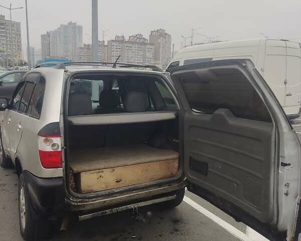 Бежевый Чери Тигго, объемом двигателя 2 л и пробегом 250 тыс. км за 2300 $, фото 9 на Automoto.ua