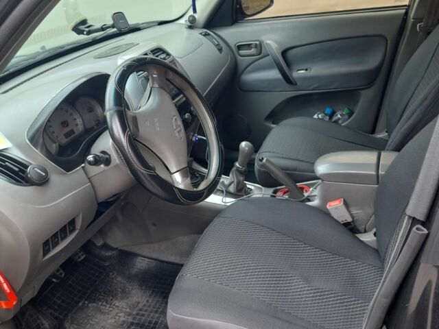 Черный Чери Тигго, объемом двигателя 2 л и пробегом 232 тыс. км за 3000 $, фото 4 на Automoto.ua